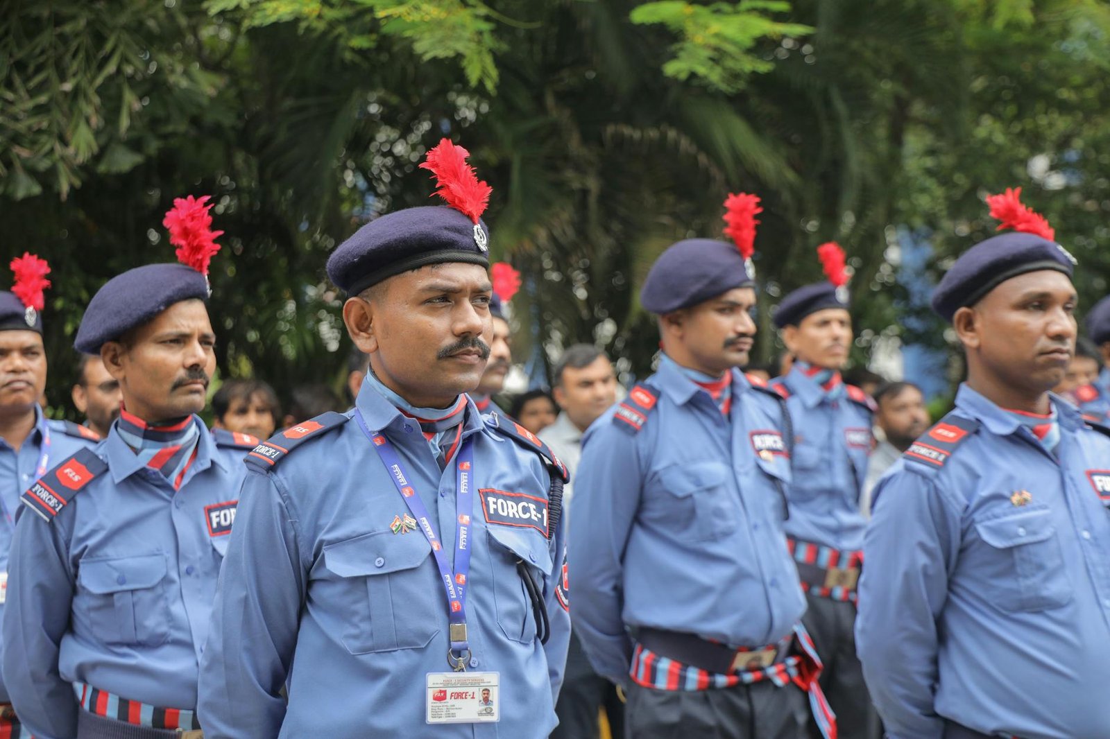 Guide d&rsquo;équipement saisonnier : tenue agent de sécurité hiver vs été